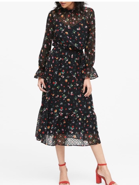 Banana Republic Dresses & Skirts - Banana Republic floral Long Sleeve Black Maxi Dress. Never worn!